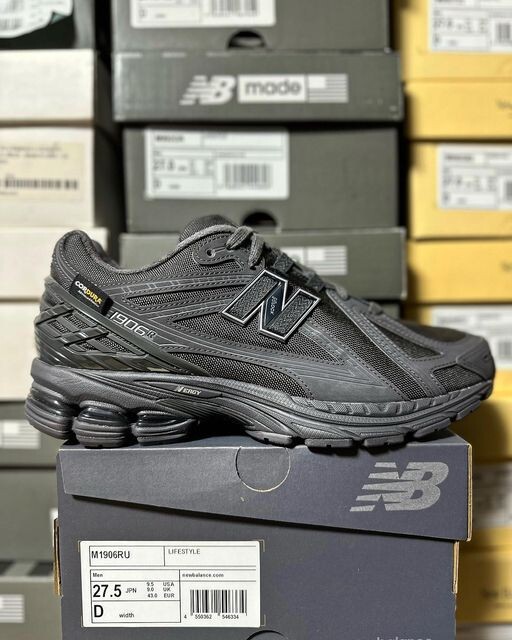 Лёгкий верх из материала cordura делает обувь прочной надёжной и защищает от мелкой влаги 