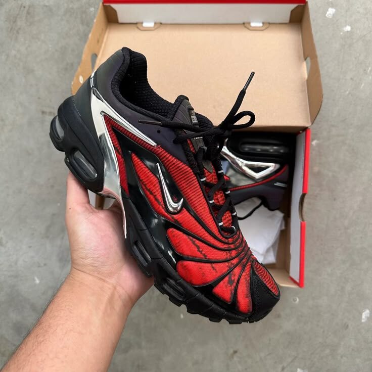 Дизайн этих кроссовок не перепутать не с чем,стильно технологично и легко 