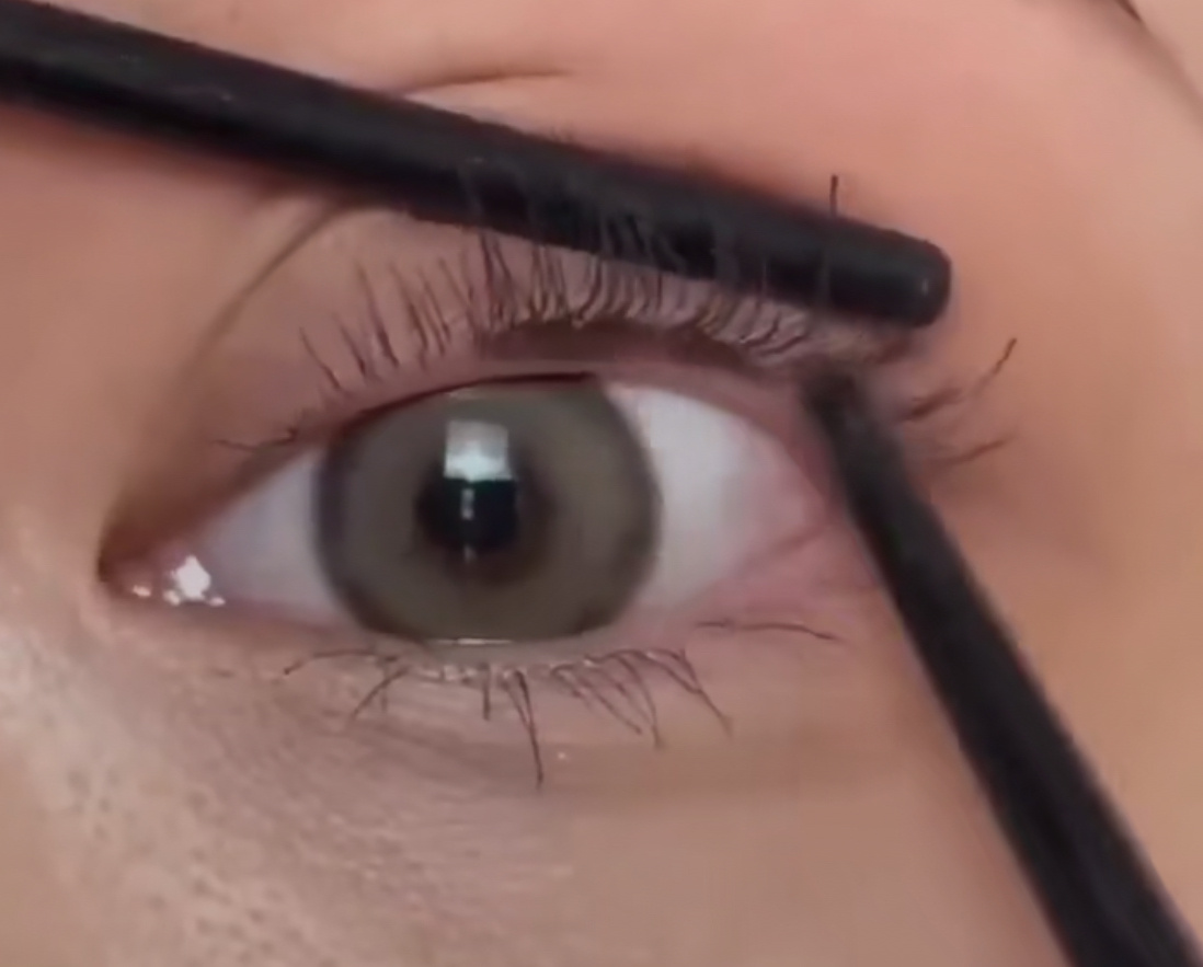 Прокрашиваем ресничный край