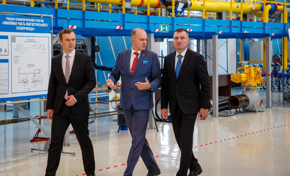 Экскурсия по учебному полигону «Газпром техникум Новый Уренгой» для почётных гостей из «Газпром добыча Надым»