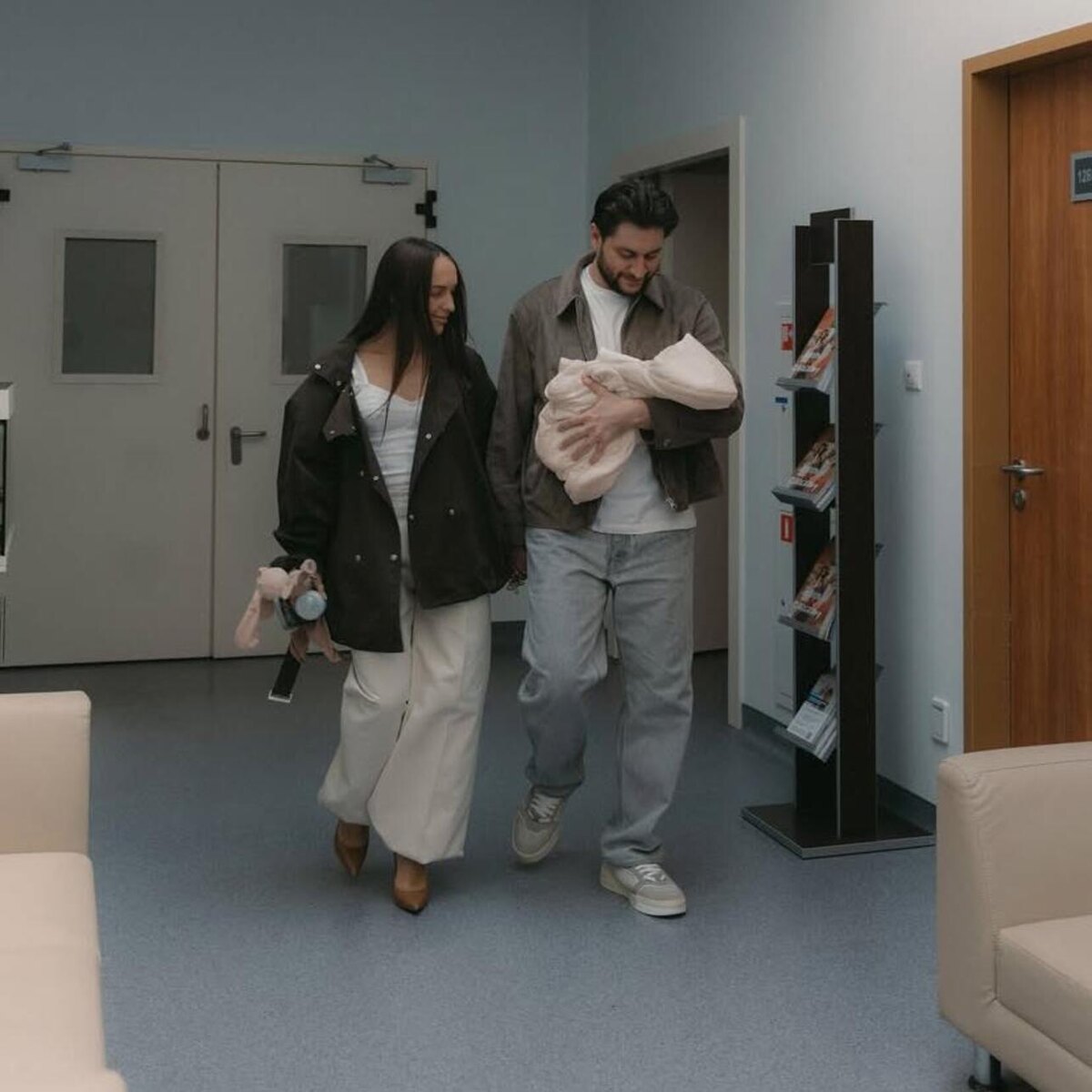    Давид Манукян и Мари Краймбрери с малышом соцсети