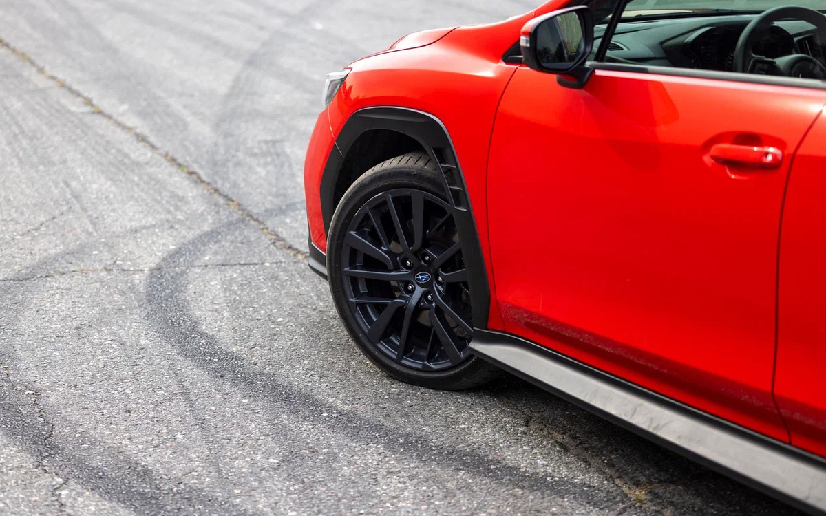 Вячеслав Крылов для РБК📷Расширители порогов и колесных арок — это не только фирменный субаровский стиль, но и практическая польза