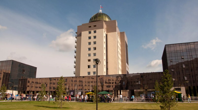 Новый главный корпус Новосибирского государственного университета. Фото принадлежит РИА Новости.