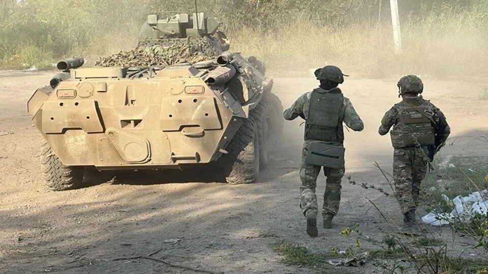ВЕРНУВШИСЬ С БОЕВЫХ