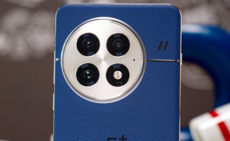    Флагман — это самый крутой смартфон. Изображение: gsmarena.com