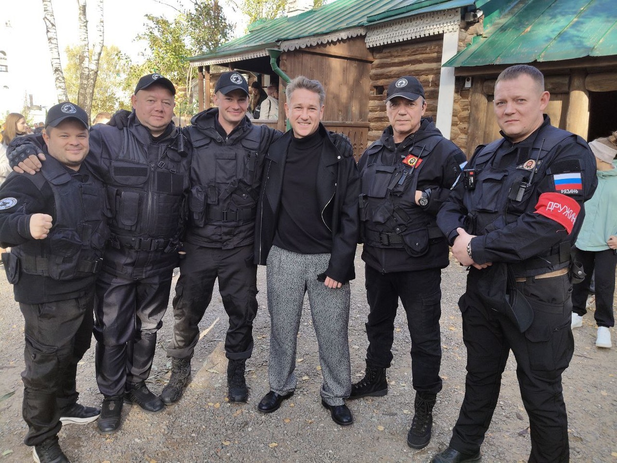 Дружинники Русской Общины Рязани с актёром Антоном Шагиным