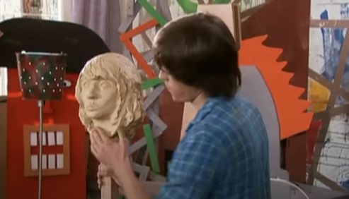 Юра лепит Анино лицо