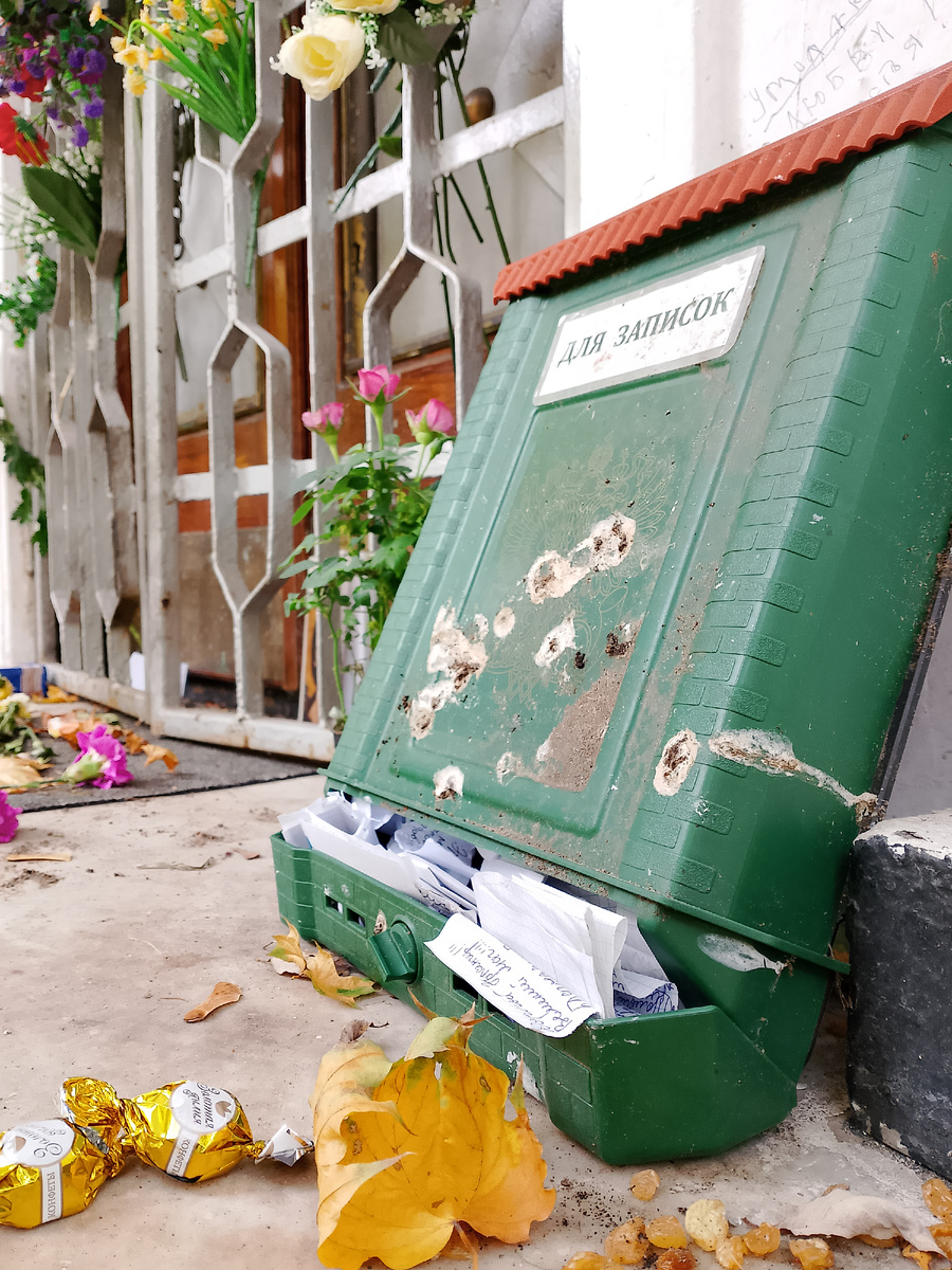 Склеп семьи Эрлангеров, и лайфак защиты стен от надписей.