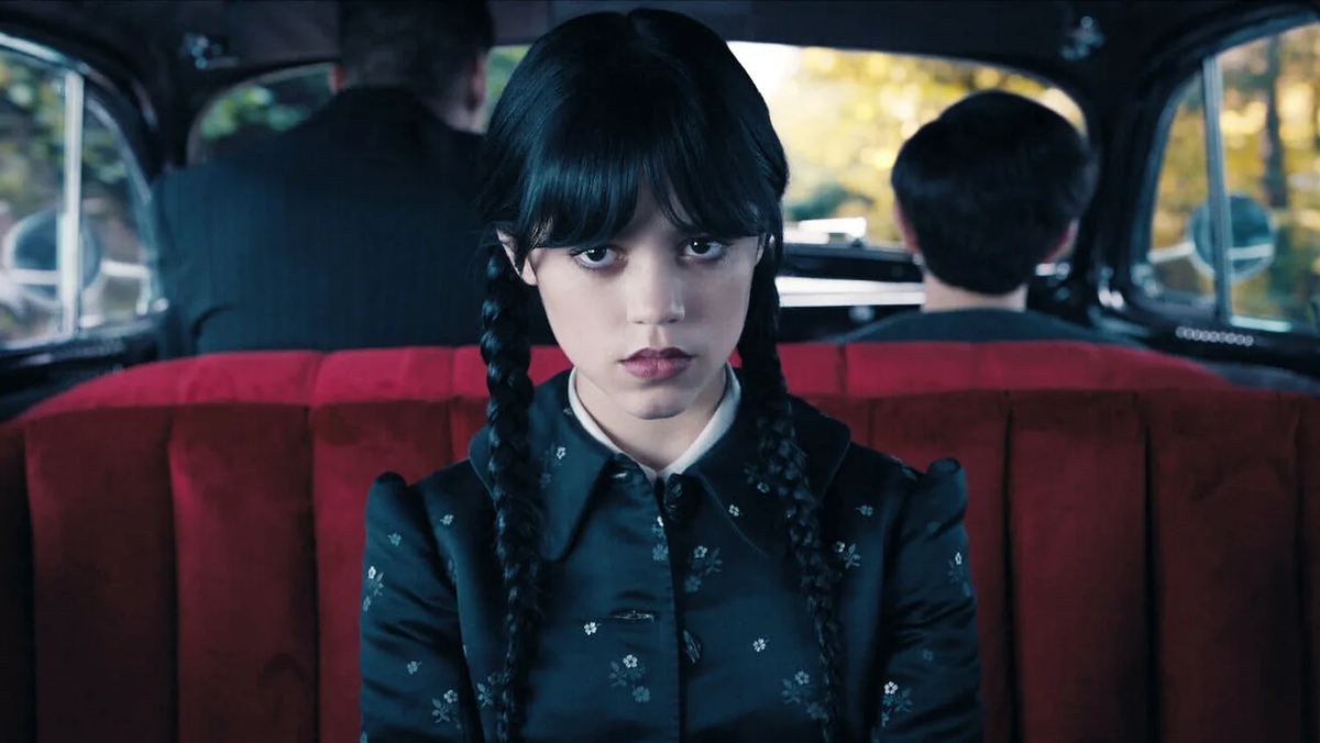 Дженна Ортена в роли Уэнздей. Кадр из сериала Уэнздей.