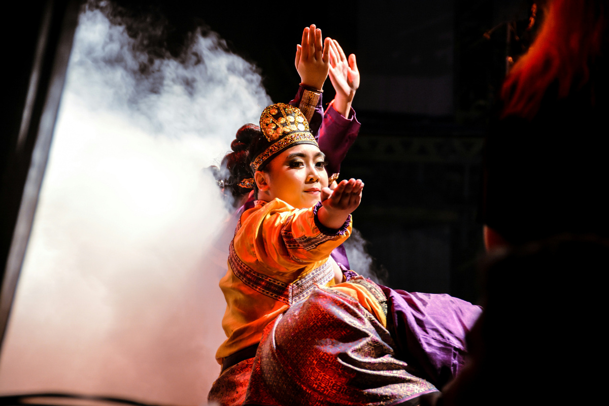 Это я танцую на шоу "Все звезды": https://unsplash.com/s/photos/dancing-woman