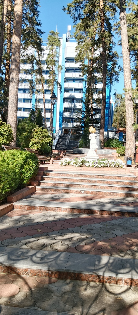 Главный корпус санатория. Фото автора.