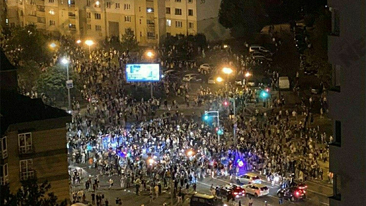    В 2020 году Запад попытался смять режим Лукашенко. Попытка успехом не увенчалась в том числе и благодаря помощи России. Фото: twitter.com/ilyapahomov/Global Look Press