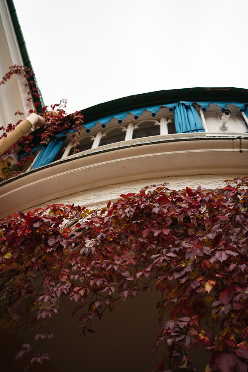 Дворец Коттедж в парке Александрия