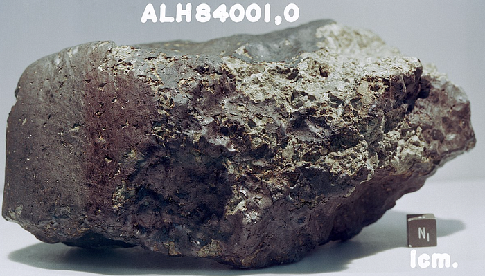 Изображение: NASA. Allan Hill 84001. Этот марсианский метеорит демонстрирует потенциальные признаки жизни на Марсе.