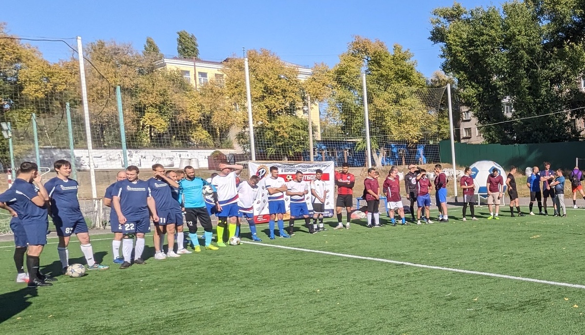 Как всегда, под летний суперкубок, организаторы "заказали" лето: ровно между морозами и дождями выдался единственный теплый солнечный денек - первая суббота октября (+20 в тени