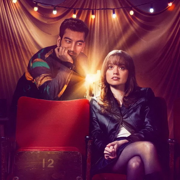     Эйми Лу Вуд боится потерять лучшего друга в трейлере «Киноклуба»