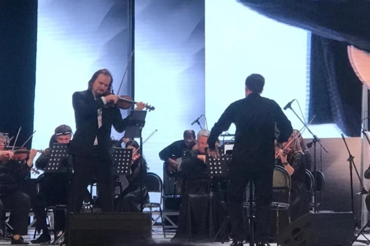    Музыкант Сергей Поспелов сыграл в Ставрополе на редкой скрипке 1754 года