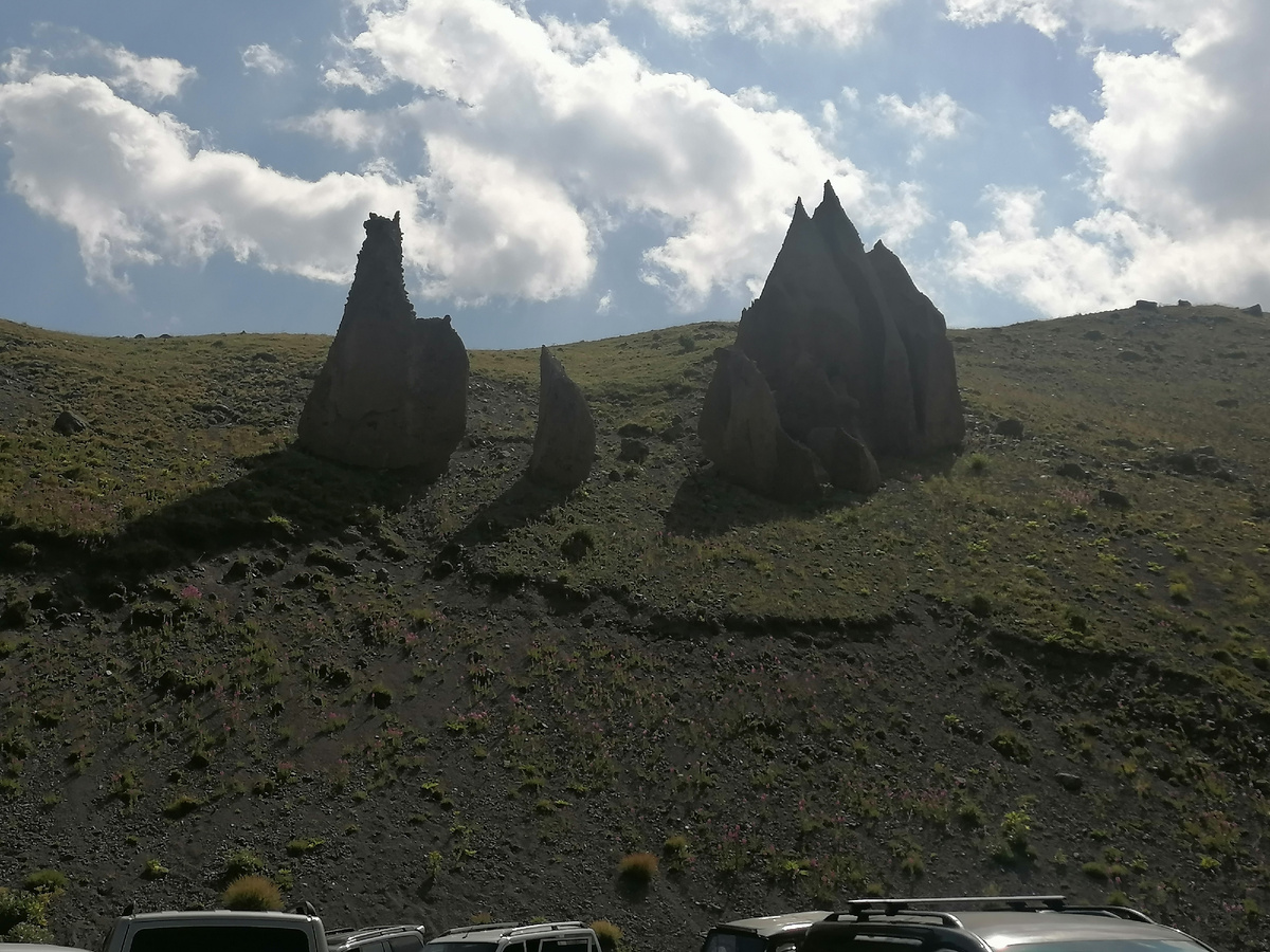 "Зубы дракона" в урочище Джилы-Су. 5 августа 2025 года.