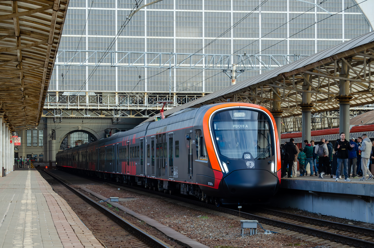 Станция Москва-Пассажирская-Киевская. Отправление электропоезда ЭГЭ2Тв-059. Источник: trainfoto/Simons