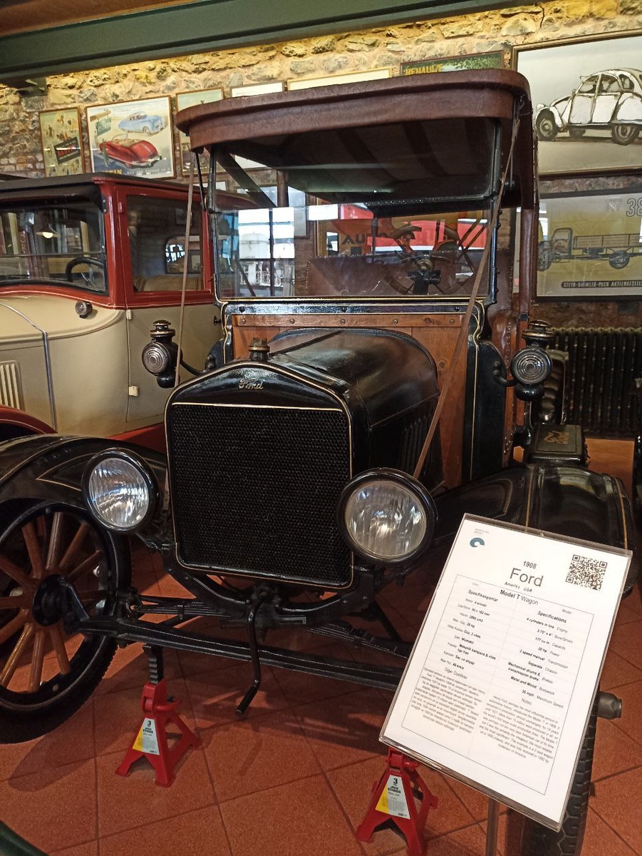 Один из старейших экспонатов автоколлекции Рахми Коч