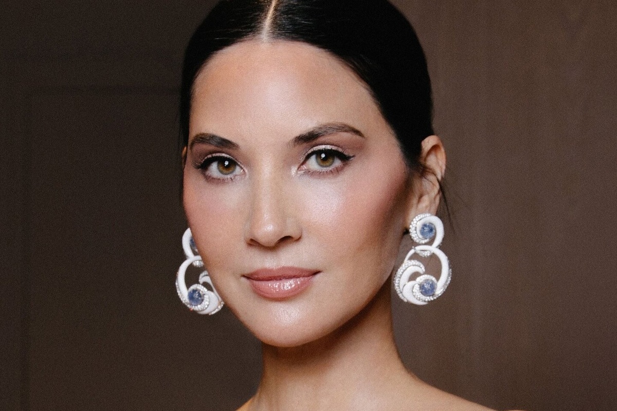     «Я переночевала в ванне»: звезда «Людей Икс» Оливия Манн показала, как изменилась ее жизнь после приезда родных в Париж