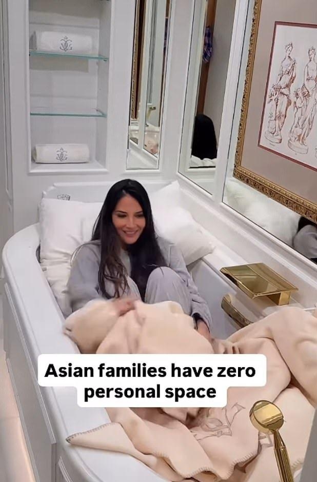    Оливия Манн шутливо сообщила, что ее родственникам неведомо понятие "личного пространства"Соцсети