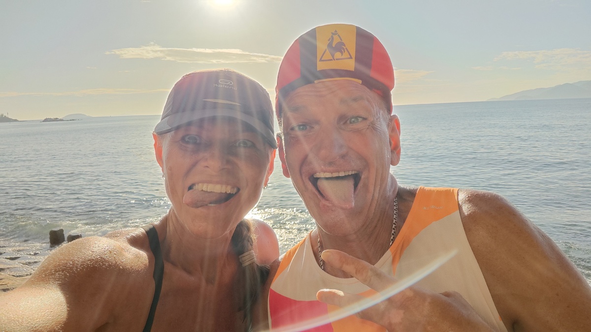 Мы с Палычем улыбаемся обычно так ))