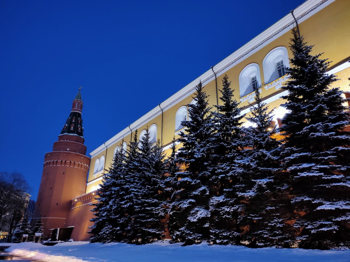 Важный вопрос, который занимал меня в детстве: как захорониться под Кремлевской стеной? (Не спрашивайте)