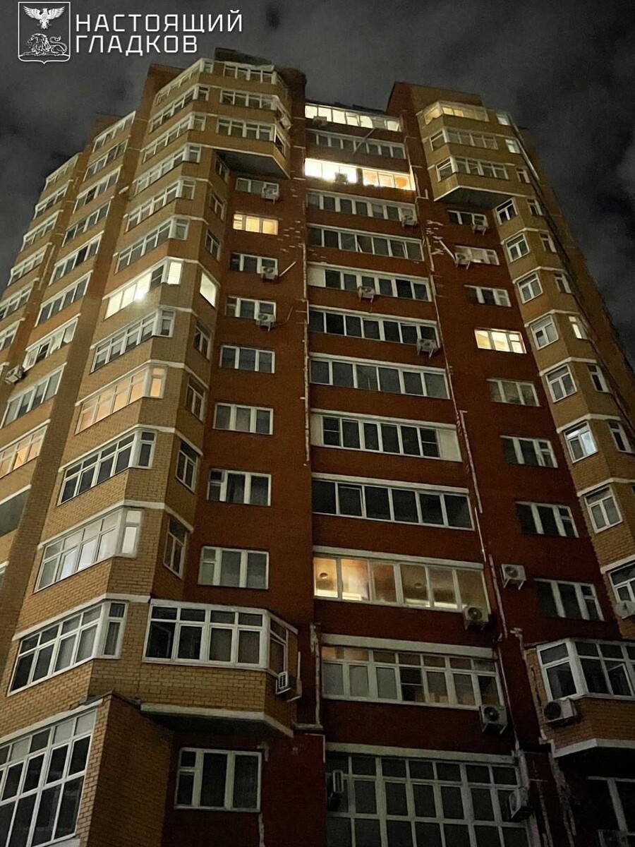    Последствия падения обломков БПЛА в Старом Осколе. Источник: Telegram-канал Вячеслава Гладкова