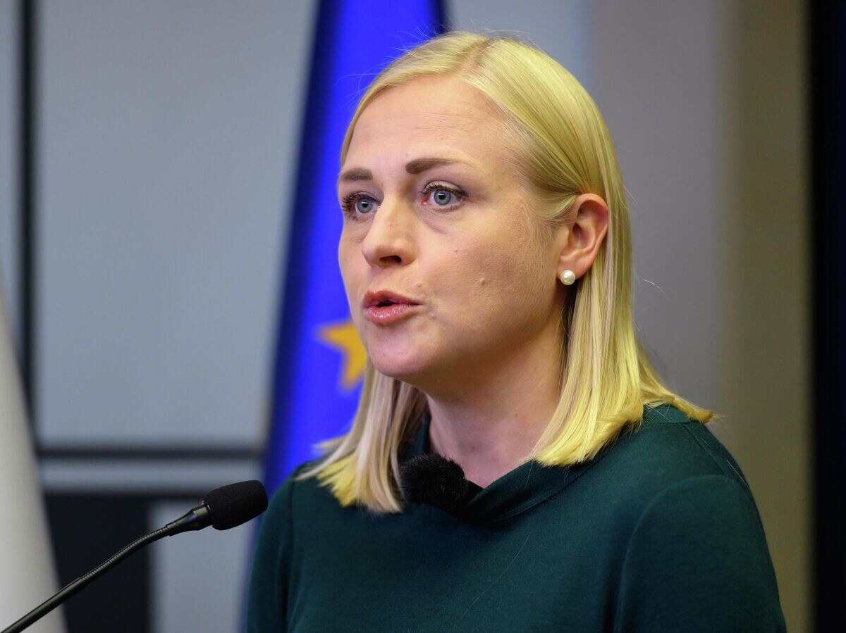    Глава МИД Финляндии Элина Валтонен на пресс-конференции в Варшаве© Getty Images / NurPhoto/Aleksander Kalka