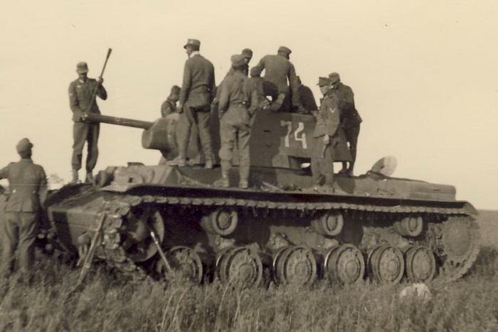 Танк КВ-1 производства ЧТЗ выпуска августа 1941 года из 2-й танковой бригады