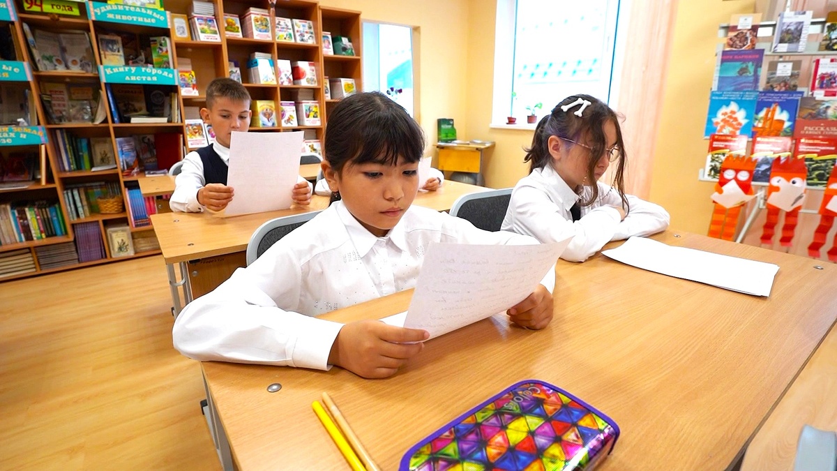    Военные из зоны СВО отвечают няганским школьникам на письма