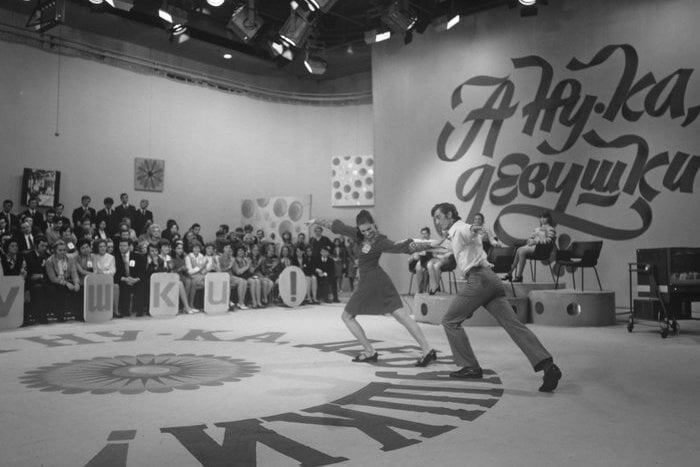 Кадр из передачи "А ну-ка, девушки!"