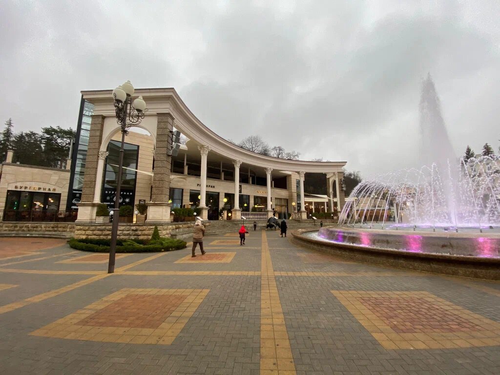 Как вы уже, наверное, догадались 5642 - это высота Эльбруса.