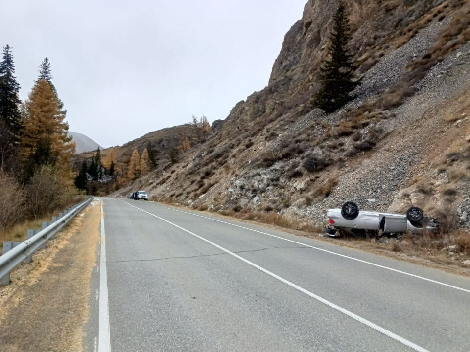    ДТП с "перевертышем" вблизи села Акташ. Источник: МВД по Республике Алтай