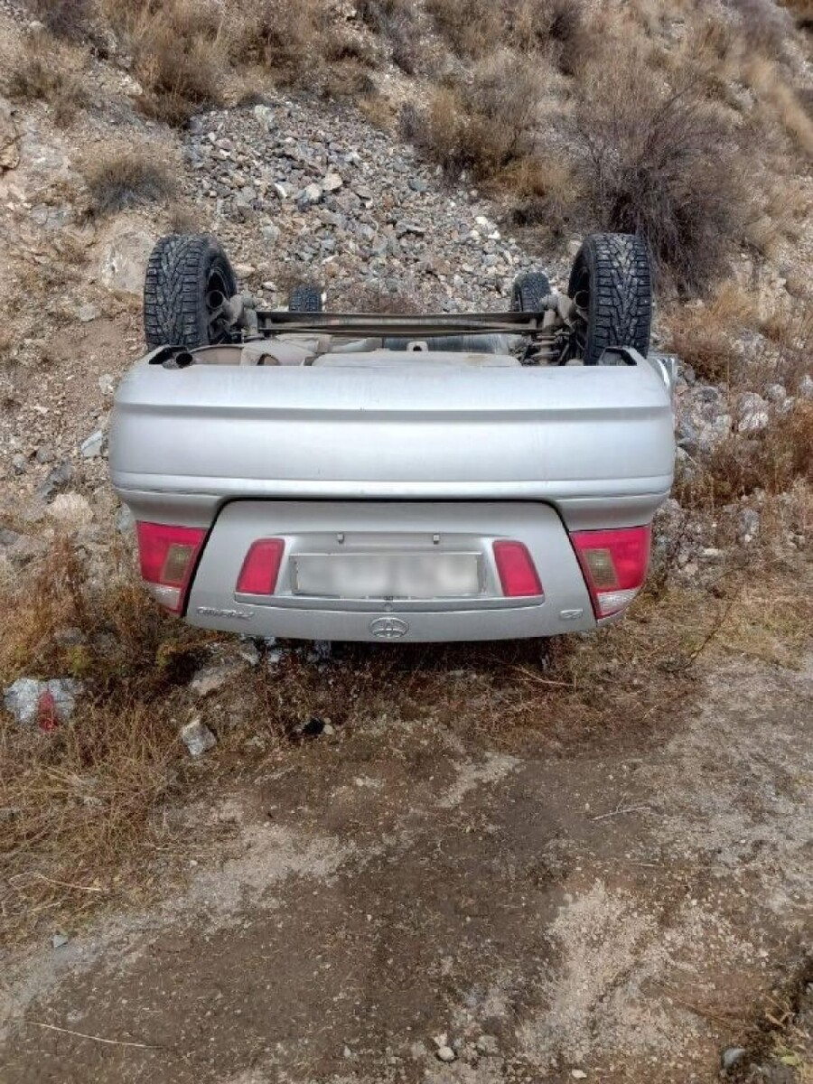    ДТП с "перевертышем" вблизи села Акташ. Источник: МВД по Республике Алтай