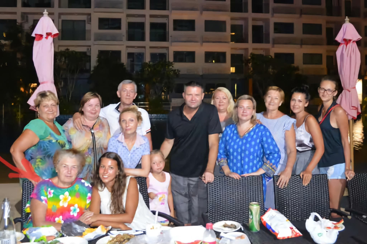 8 Марта у бассейна в Лагунах. 