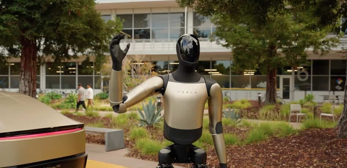    Робот Optimus рядом с беспилотным такси Tesla / © Tesla