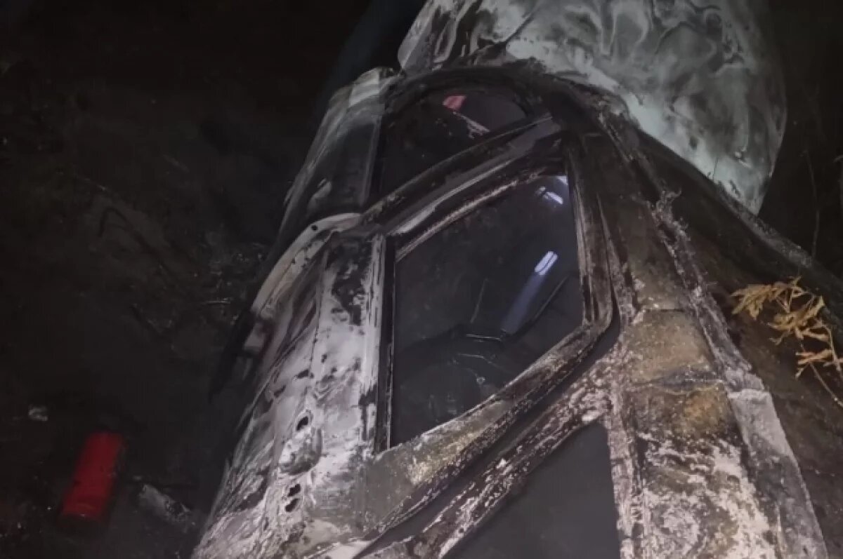    Полиция Орска выясняет обстоятельства возгорания автомобиля.