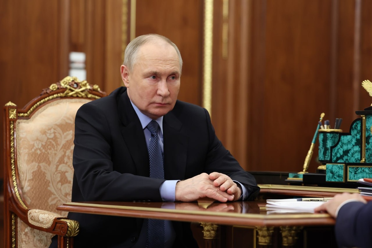     Губернатор Красноярского края поздравил Владимира Путина с днем рождения