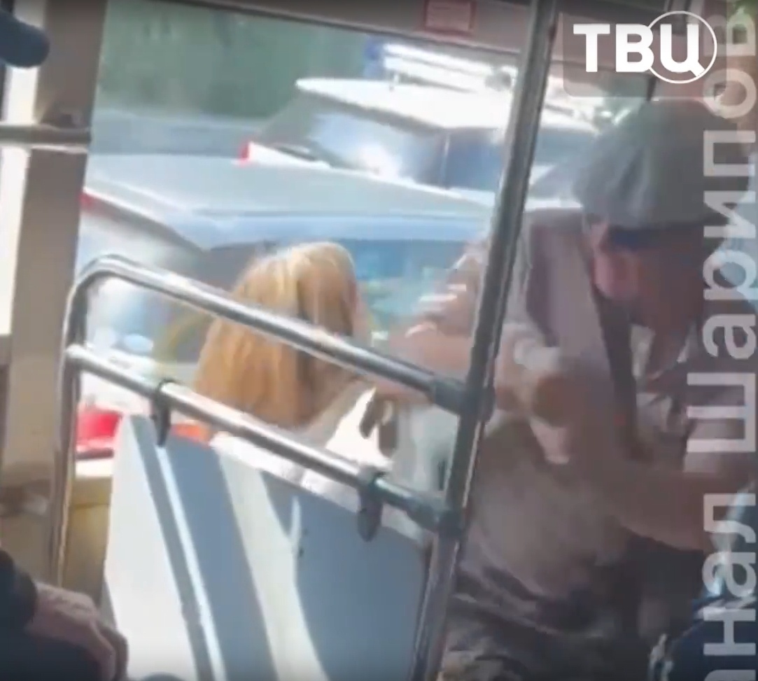 вот так доказывают свою правоту настоящие мужчины?! скрин из видео VK Видео ТВ Центр | Новости