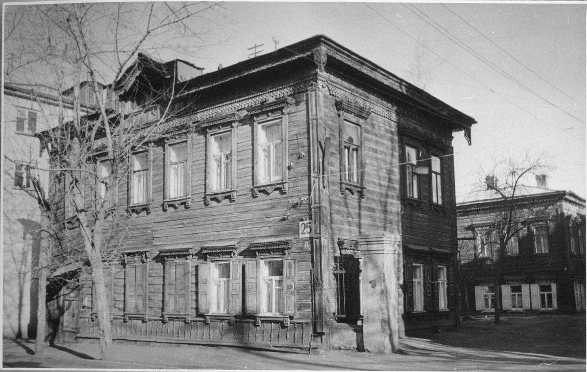 На фото 1970-х годов из архива Валерия Щербина: дом по ул. Киевской, 25а