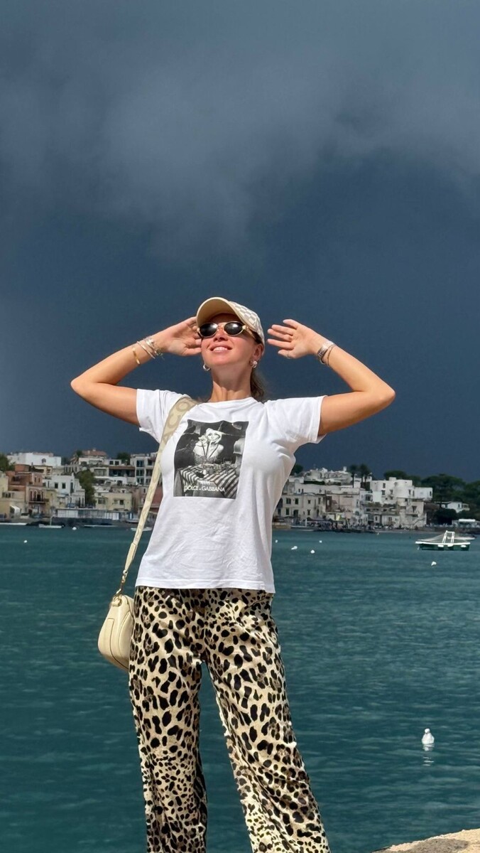    Полина Диброва отдыхает в Италии. Источник: t.me/dibrovapolina