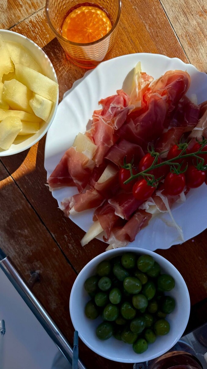    Полина Диброва отдыхает в Италии. Источник: t.me/dibrovapolina