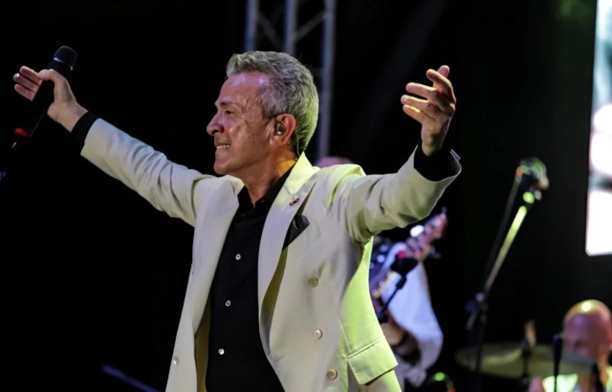    Итальянский певец Пупо не исключил получение российского гражданства