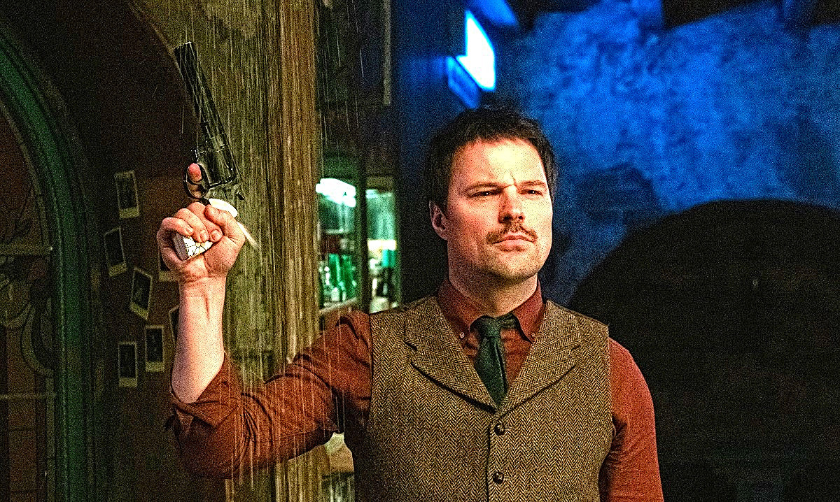 Джош Хартнетт?.. А нет, померещилось. Однако похожи, Данила Валерьич, похожи. 