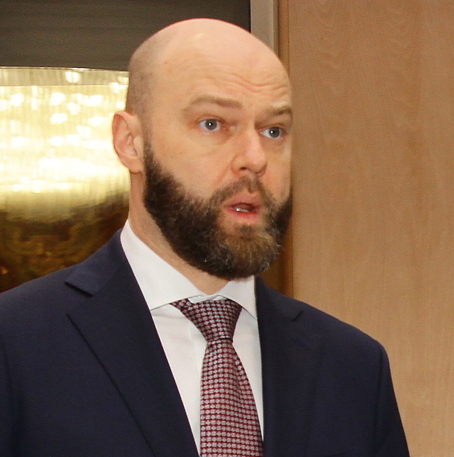 Первый вице-губернатор - председатель правительства Самарской обл. Михаил Смирнов продолжает исполнять свои обязанности.