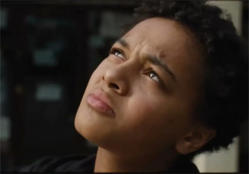 Никия Адамс в роли Бейли