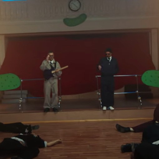     Рецензия на клип «Людмил Огурченко» группы «Людмил Огурченко»: Визуализация соло на воробушке