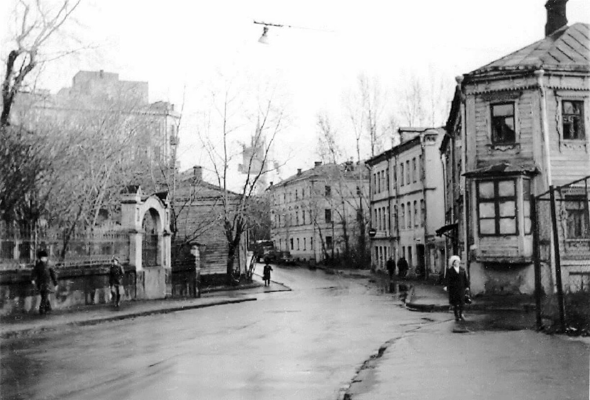 Старые и атмосферные виды на Хамовники